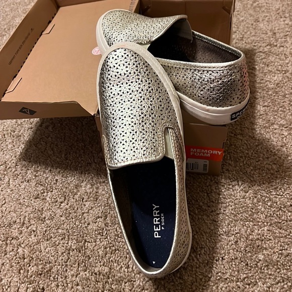 Sperry Shoes - SPERRY Silver 7.5 M, gently worn, memory foam